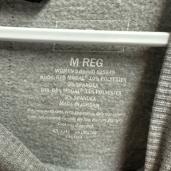 L.L. Bean. Size medium. Ladies sweater. - Picture 3 of 5